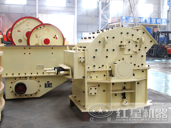 鵝卵石細(xì)碎機側(cè)面實拍