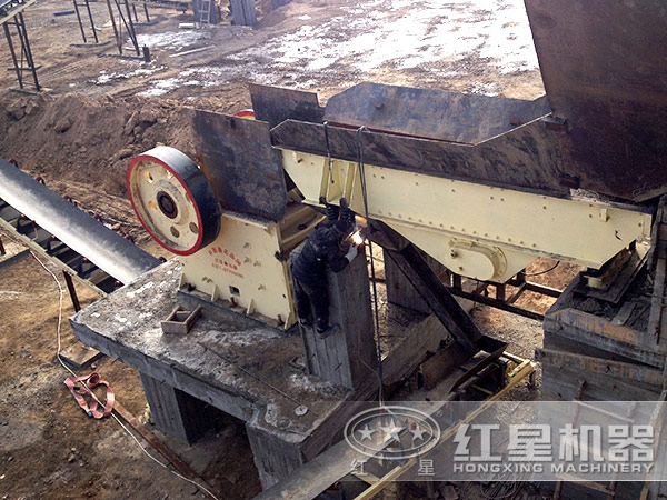 大型混凝土破碎機現場 大型混凝土破碎機現場