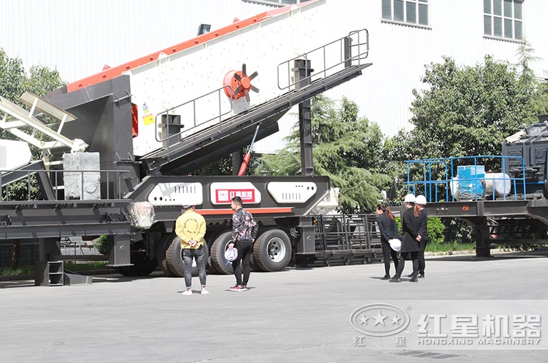 紅星客戶到廠參觀考察移動破碎站 紅星客戶到廠參觀考察移動破碎站