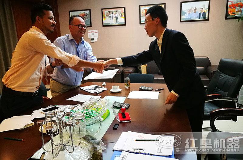 專人指導辦理手續 專人指導辦理手續