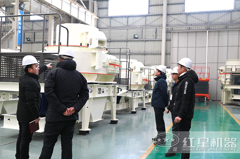 客戶來(lái)廠參觀、考察制砂設(shè)備 客戶來(lái)廠參觀、考察制砂設(shè)備