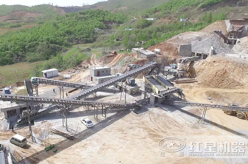 礦山破碎機作業現場 礦山破碎機作業現場