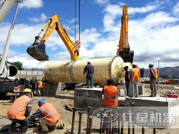 球磨機現(xiàn)場圖 球磨機現(xiàn)場圖