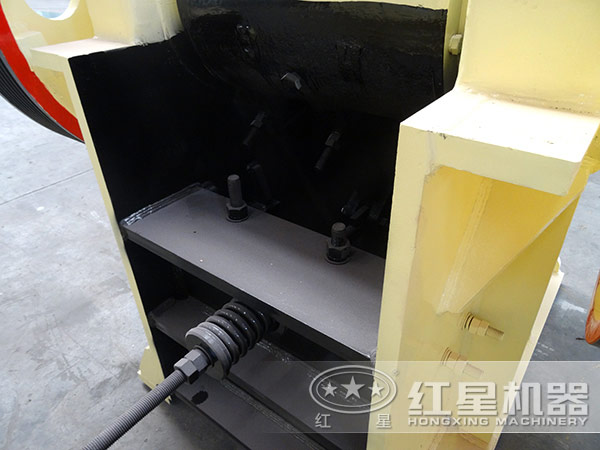 白云石顎式破碎機背后展示圖 白云石顎式破碎機背后展示圖