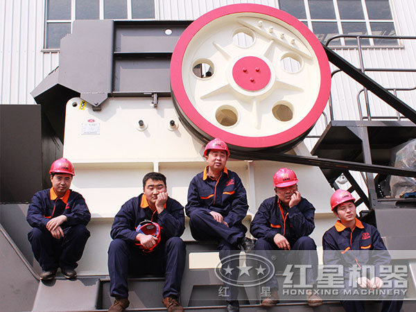 顎式破碎機(jī)廠家一角 顎式破碎機(jī)廠家一角