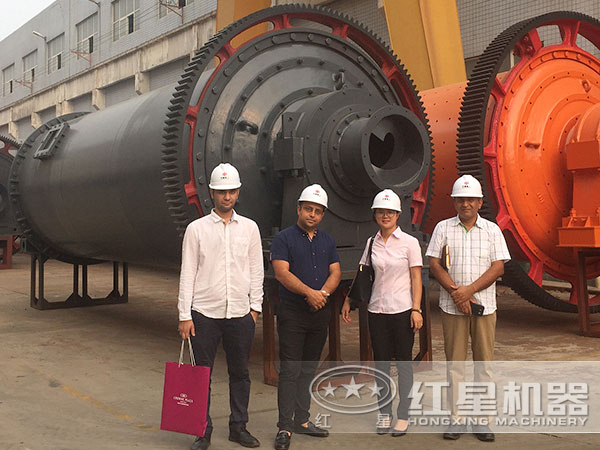 客戶考察大型水泥球磨機 客戶考察大型水泥球磨機