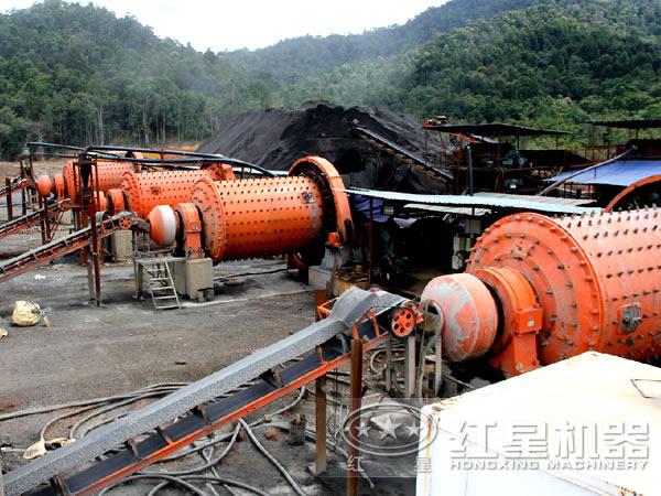 石灰石球磨機現場圖 石灰石球磨機現場圖